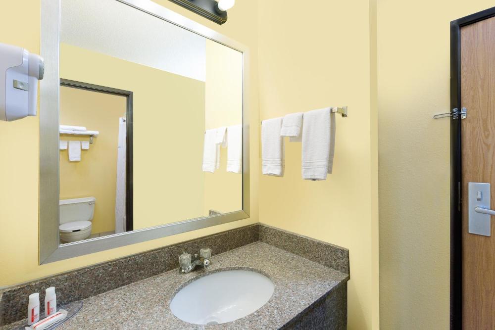1 King Bed, Studio Suite, Non-Smoking interior